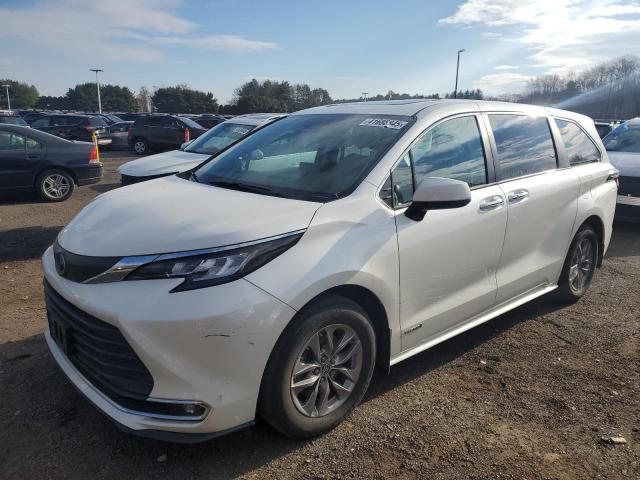 2021 TOYOTA SIENNA XLE, null
