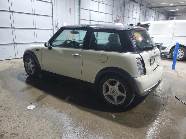 WMWRC33566TK67073 - 2006 MINI COOPER WHITE photo 2