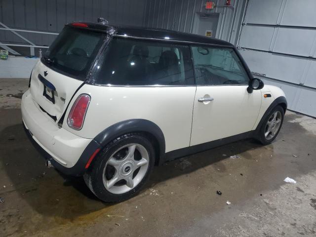 WMWRC33566TK67073 - 2006 MINI COOPER WHITE photo 3