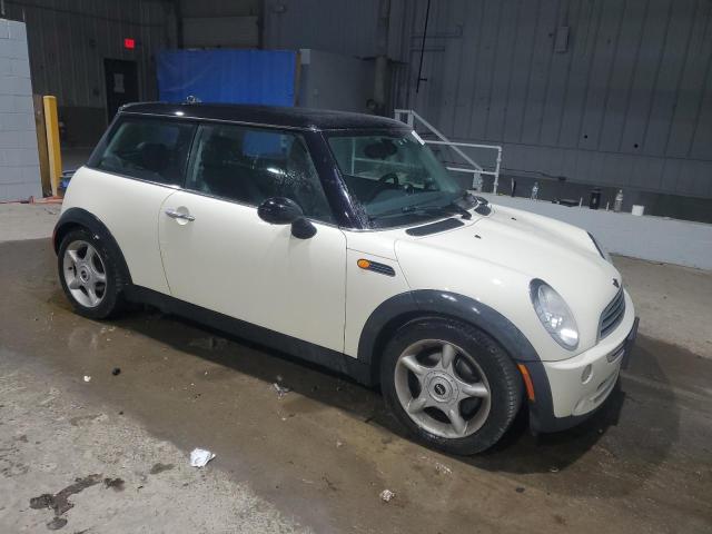 WMWRC33566TK67073 - 2006 MINI COOPER WHITE photo 4