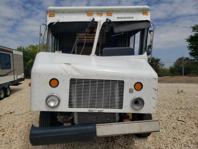 4UZAANCP24CL85813 - 2004 FREIGHTLINER CHASSIS M LINE WALK-IN VAN WHITE photo 5