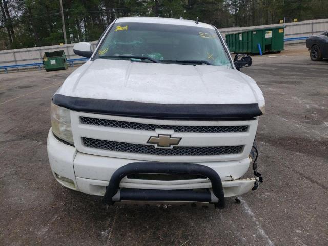 1GCRKTE3XBZ264850 - 2011 CHEVROLET SILVERADO K1500 LTZ WHITE photo 5