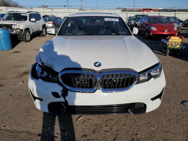 WBA5R7C52KFH32965 - 2019 BMW 330XI WHITE photo 5