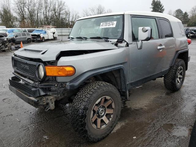 JTEBU4BF9AK090692 - 2010 TOYOTA FJ CRUISER SILVER photo 1