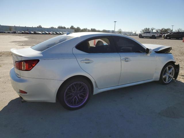 JTHBF5C27B5134302 - 2011 LEXUS IS 250 WHITE photo 3