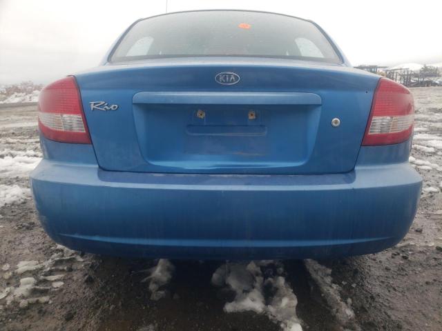 KNADC125156396819 - 2005 KIA RIO BLUE photo 6