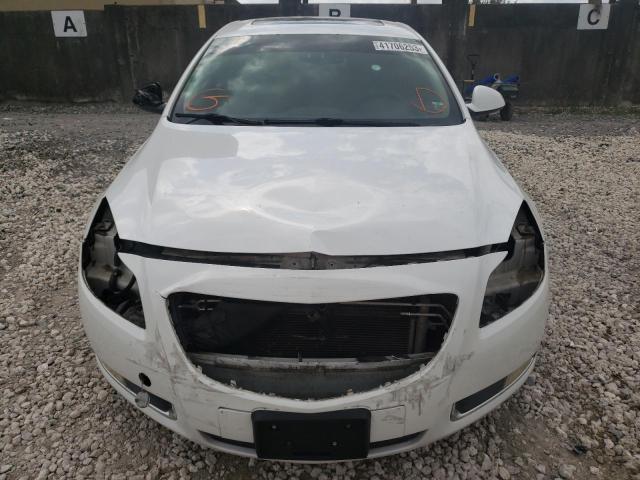 W04GS5EC1B1008883 - 2011 BUICK REGAL CXL WHITE photo 5