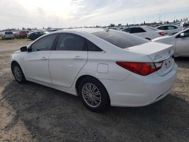 5NPEB4AC7DH589282 - 2013 HYUNDAI SONATA GLS WHITE photo 2