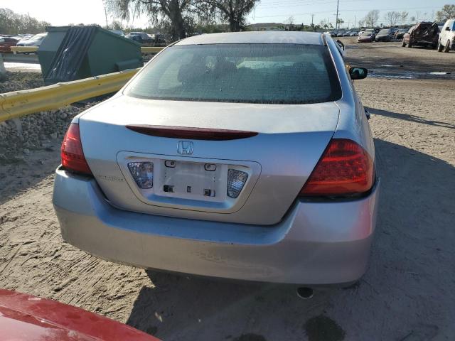 1HGCM56137A187559 - 2007 HONDA ACCORD VALUE SILVER photo 6