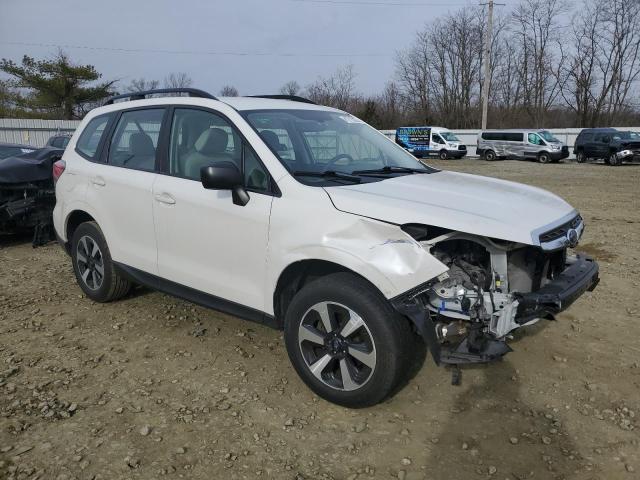 JF2SJABC9JH575415 - 2018 SUBARU FORESTER 2.5I WHITE photo 4