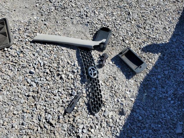 2T1KR32E24C318738 - 2004 TOYOTA COROLLA MA XR SILVER photo 12