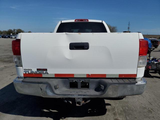 5TFRM5F13BX022447 - 2011 TOYOTA TUNDRA DOUBLE CAB SR5 WHITE photo 6
