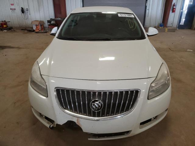 W04GN5EC2B1003439 - 2011 BUICK REGAL CXL WHITE photo 5