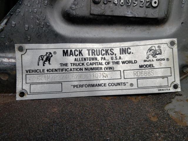 1M2P324C62M061107 - 2002 MACK 600 RD600 BURGUNDY photo 10