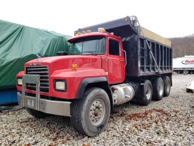 1M2P324C62M061107 - 2002 MACK 600 RD600 BURGUNDY photo 2