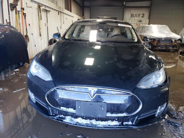 5YJSA1H11EFP34244 - 2014 TESLA MODEL S Մոխրագույն լուսանկար 5