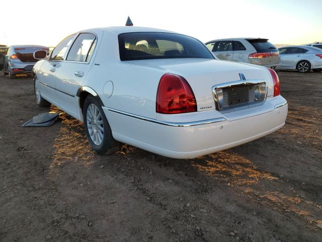 1LNHM81WX4Y624285 - 2004 LINCOLN TOWN CAR EXECUTIVE WHITE photo 3