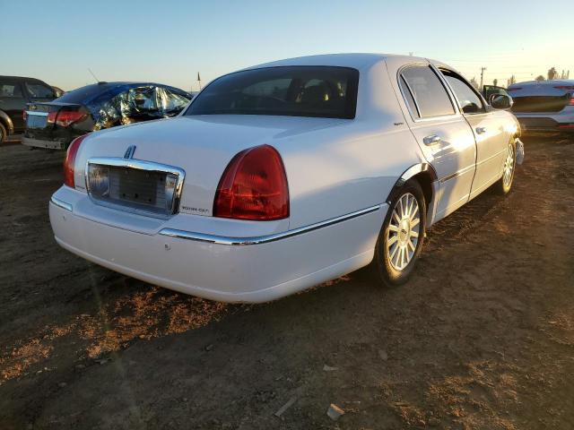 1LNHM81WX4Y624285 - 2004 LINCOLN TOWN CAR EXECUTIVE WHITE photo 4