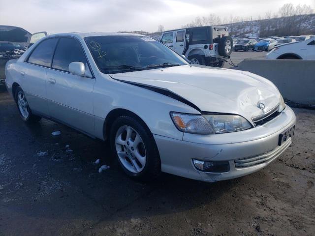 JT8BF28G215104397 - 2001 LEXUS ES 300 WHITE photo 4