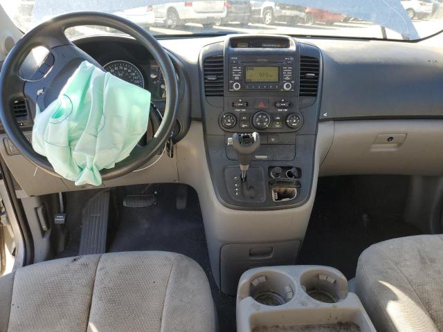 KNDMB133296300625 - 2009 KIA SEDONA SILVER photo 8