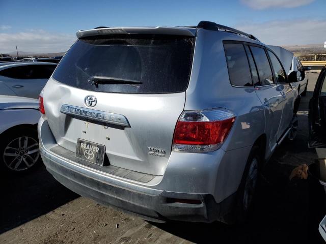 5TDBK3EH8DS181466 - 2013 TOYOTA HIGHLANDER BASE SILVER photo 3