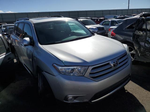 5TDBK3EH8DS181466 - 2013 TOYOTA HIGHLANDER BASE Күміс фото 4