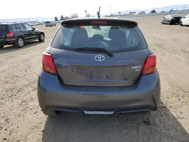 VNKKTUD35HA083627 - 2017 TOYOTA YARIS L GRAY photo 6