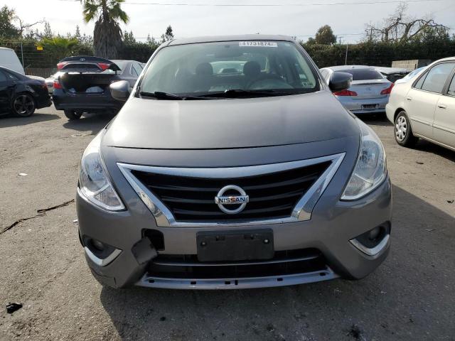 3N1CN7AP1GL826343 - 2016 NISSAN VERSA S GRAY photo 5