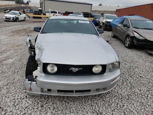 1ZVFT82H365215139 - 2006 FORD MUSTANG GT SILVER photo 5