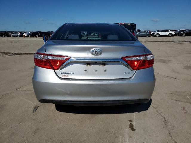 4T4BF1FK8FR515465 - 2015 TOYOTA CAMRY LE SILVER photo 6