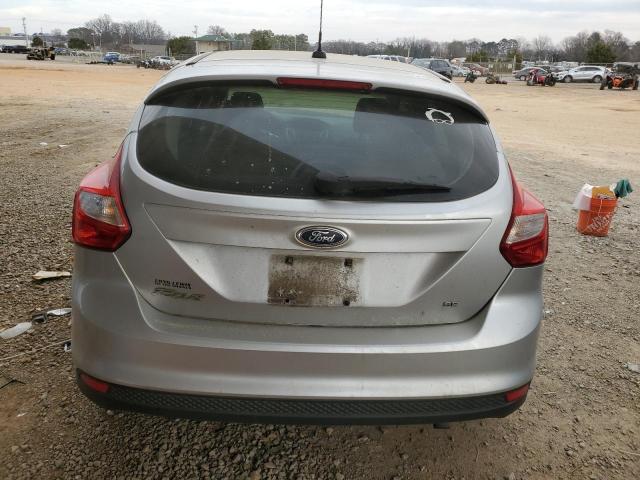 1FAHP3K22CL265249 - 2012 FORD FOCUS SE SILVER photo 6