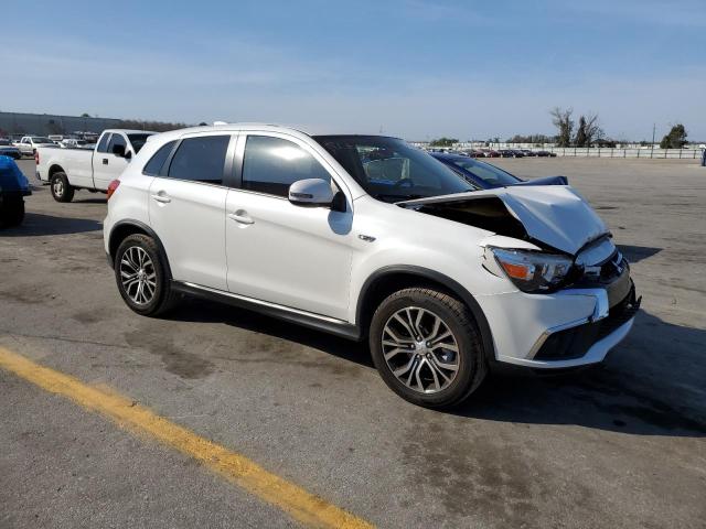 JA4AP3AU3JZ004943 - 2018 MITSUBISHI OUTLANDER ES WHITE photo 4