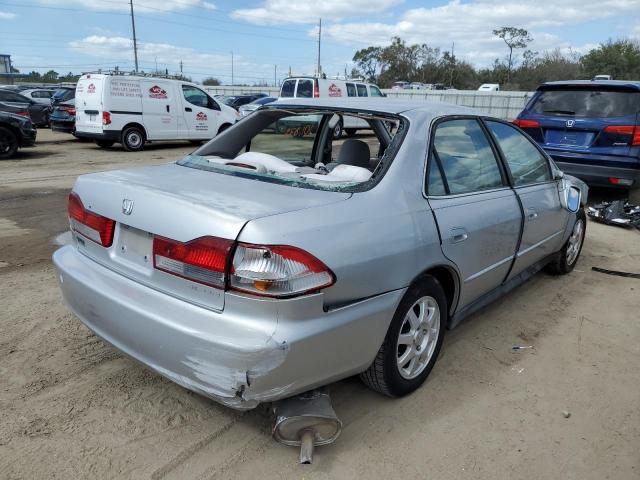 1HGCG567X2A063051 - 2002 HONDA ACCORD SE SILVER photo 3