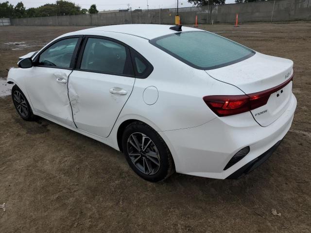 3KPF24AD4PE596762 - 2023 KIA FORTE LX WHITE photo 2