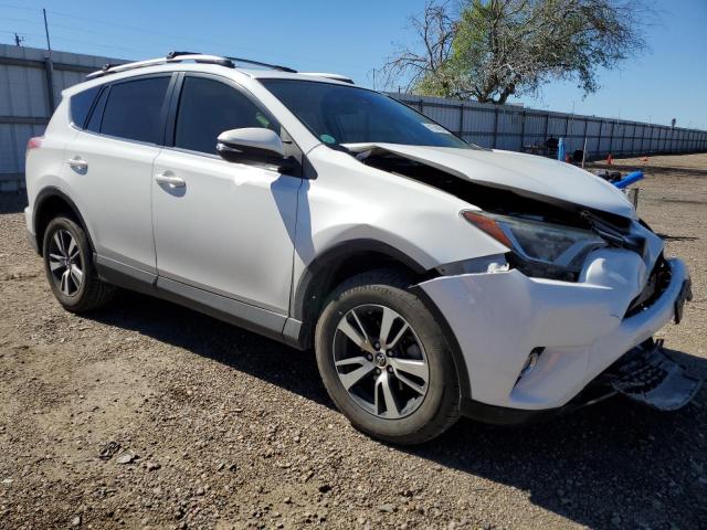 JTMWFREV6HJ715372 - 2017 TOYOTA RAV4 XLE WHITE photo 4