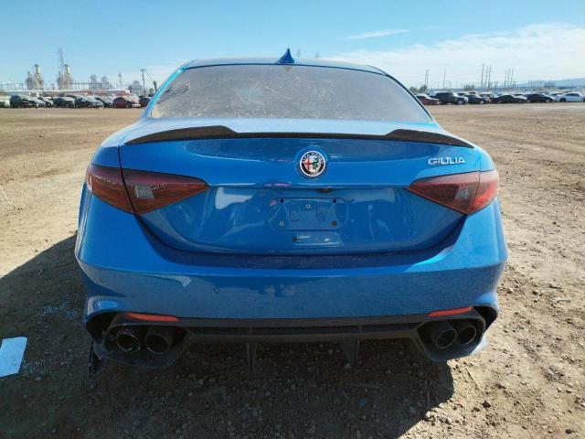 ZARFAEAV9J7563786 - 2018 ALFA ROMEO GIULIA QUADRIFOGLIO BLUE photo 6