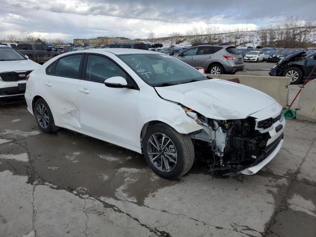 3KPF24AD3PE654800 - 2023 KIA FORTE LX WHITE photo 4