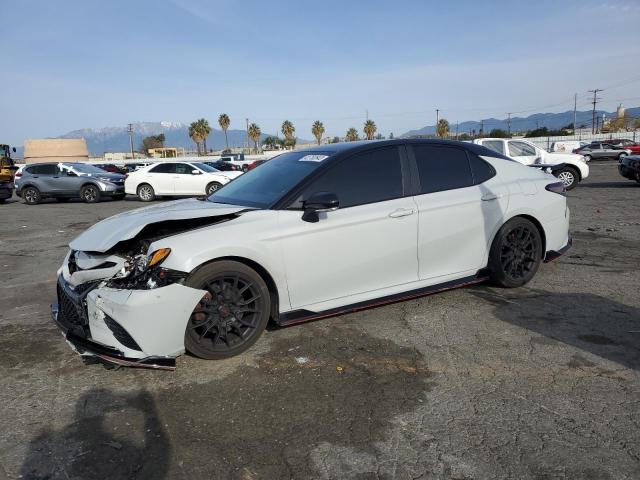 4T1KZ1AK9MU053665 - 2021 TOYOTA CAMRY TRD WHITE photo 1