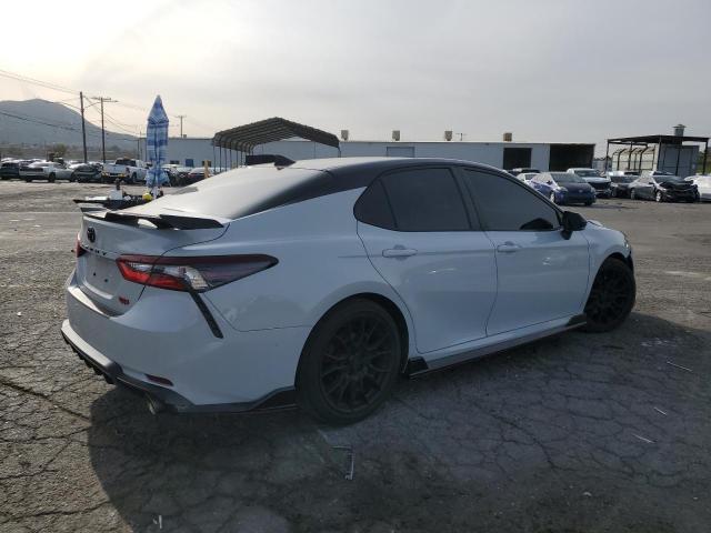 4T1KZ1AK9MU053665 - 2021 TOYOTA CAMRY TRD WHITE photo 3