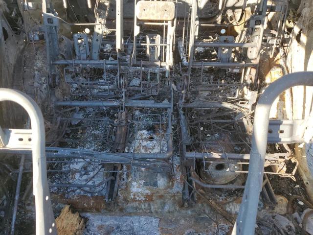 5TDKKRFH4GS504742 - 2016 TOYOTA HIGHLANDER XLE 银色 照片 10