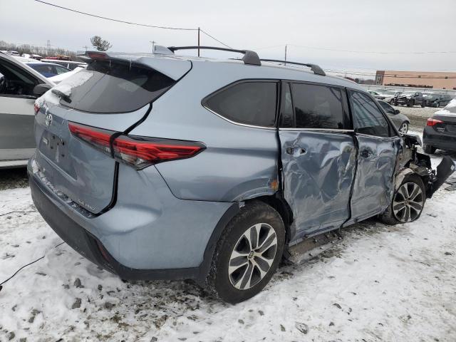 5TDGZRBH5NS244159 - 2022 TOYOTA HIGHLANDER XLE GRAY photo 3