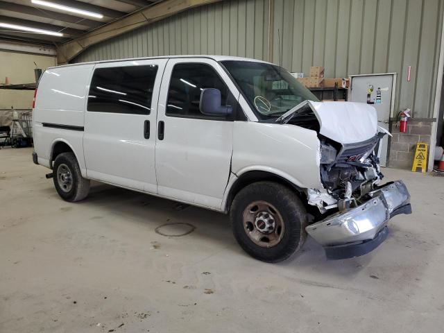 1GTW7AFG6J1902793 - 2018 GMC SAVANA G2500 WHITE photo 4