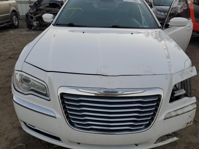 2C3CCAAG6DH658773 - 2013 CHRYSLER 300 WHITE photo 11