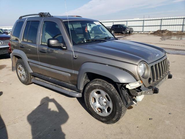 1J4GL48K35W599848 - 2005 JEEP LIBERTY SPORT GOLD photo 4