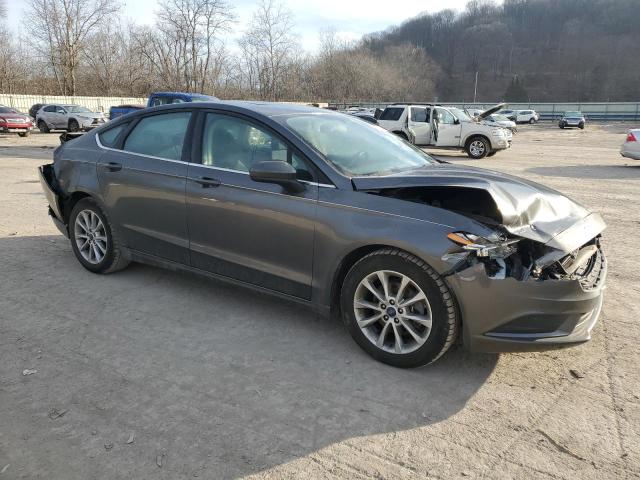 3FA6P0HD3HR242747 - 2017 FORD FUSION SE CHARCOAL photo 4