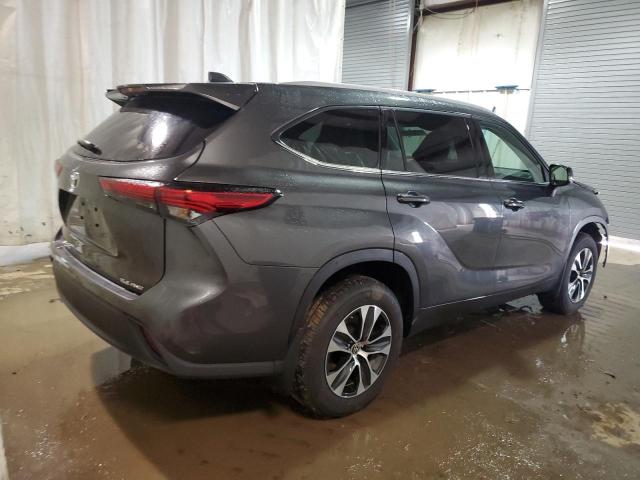 5TDGZRBH5NS222551 - 2022 TOYOTA HIGHLANDER XLE CHARCOAL photo 3