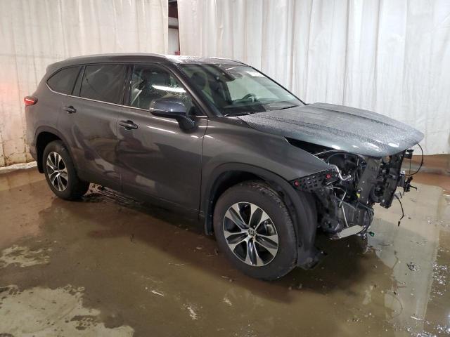 5TDGZRBH5NS222551 - 2022 TOYOTA HIGHLANDER XLE CHARCOAL photo 4
