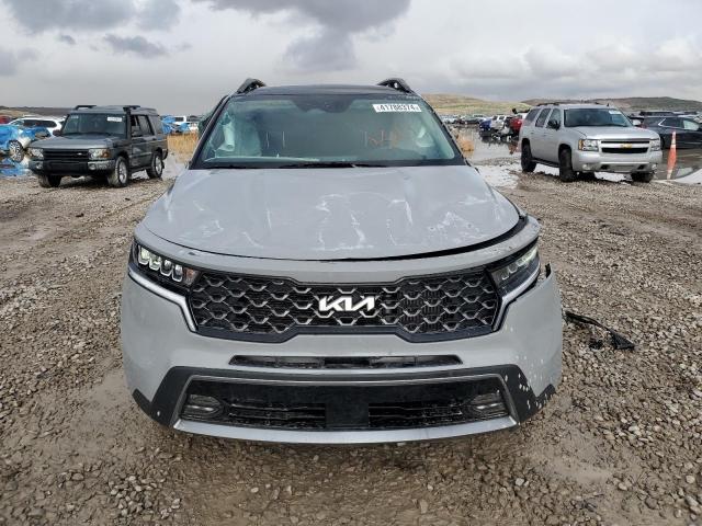 5XYRHDLF9NG108285 - 2022 KIA SORENTO EX GRAY photo 5