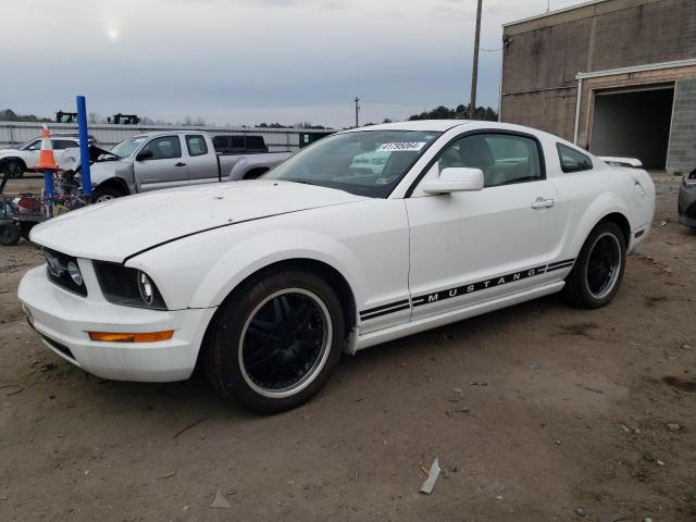 1ZVFT80N865116860 - 2006 FORD MUSTANG WHITE photo 1