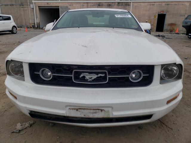 1ZVFT80N865116860 - 2006 FORD MUSTANG WHITE photo 5